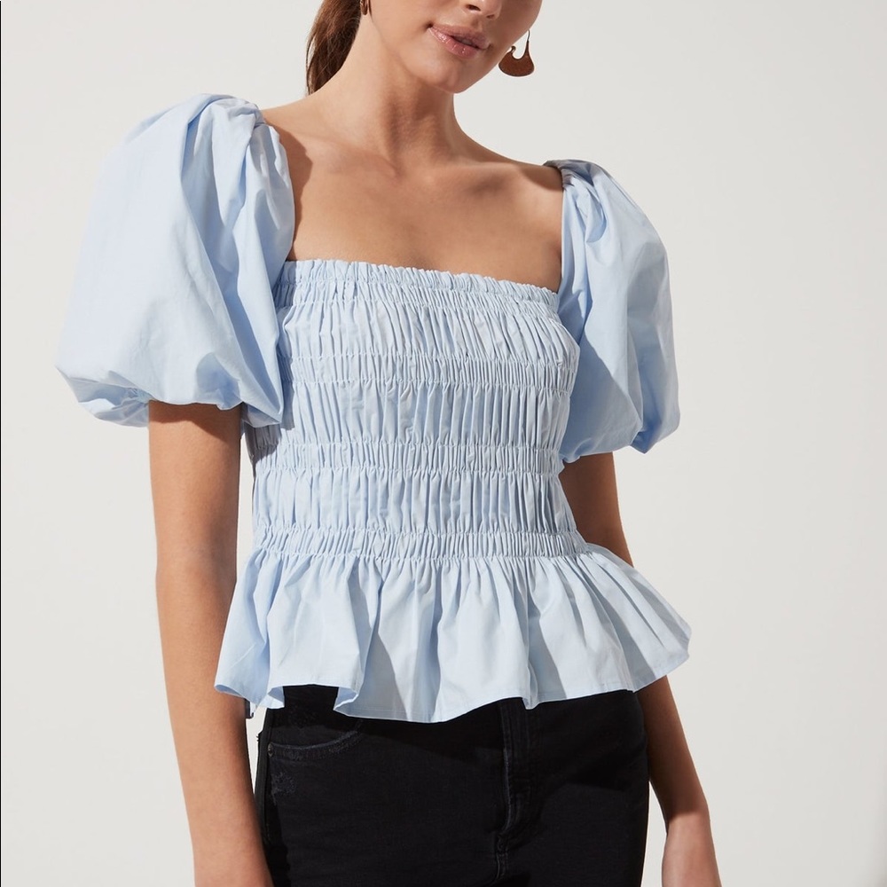 ASTR the Label SAVINA BUBBLE SLEEVE TOP, light blue, Size M, NWT